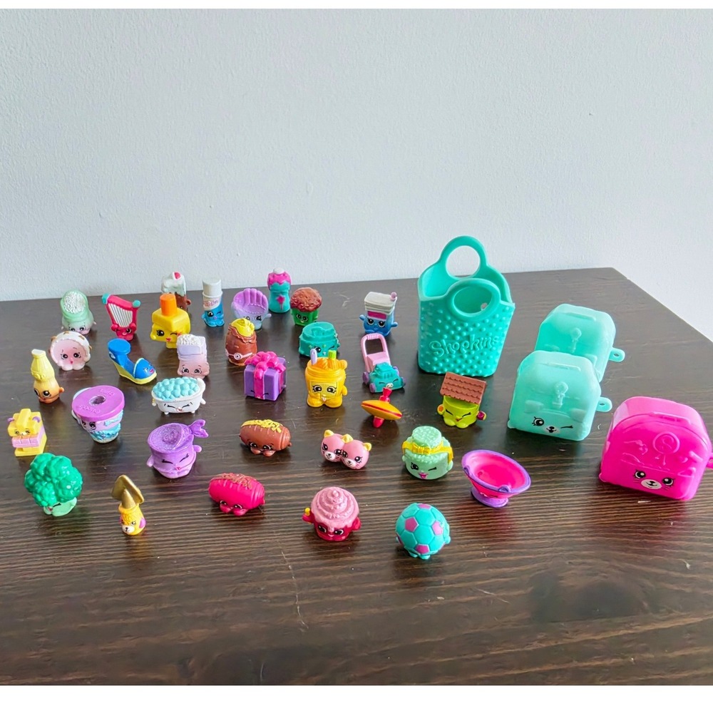 Shopkins Moose Toys Mixed Lot 30+ Pieces Figures Backpacks Teal Shopping Bag